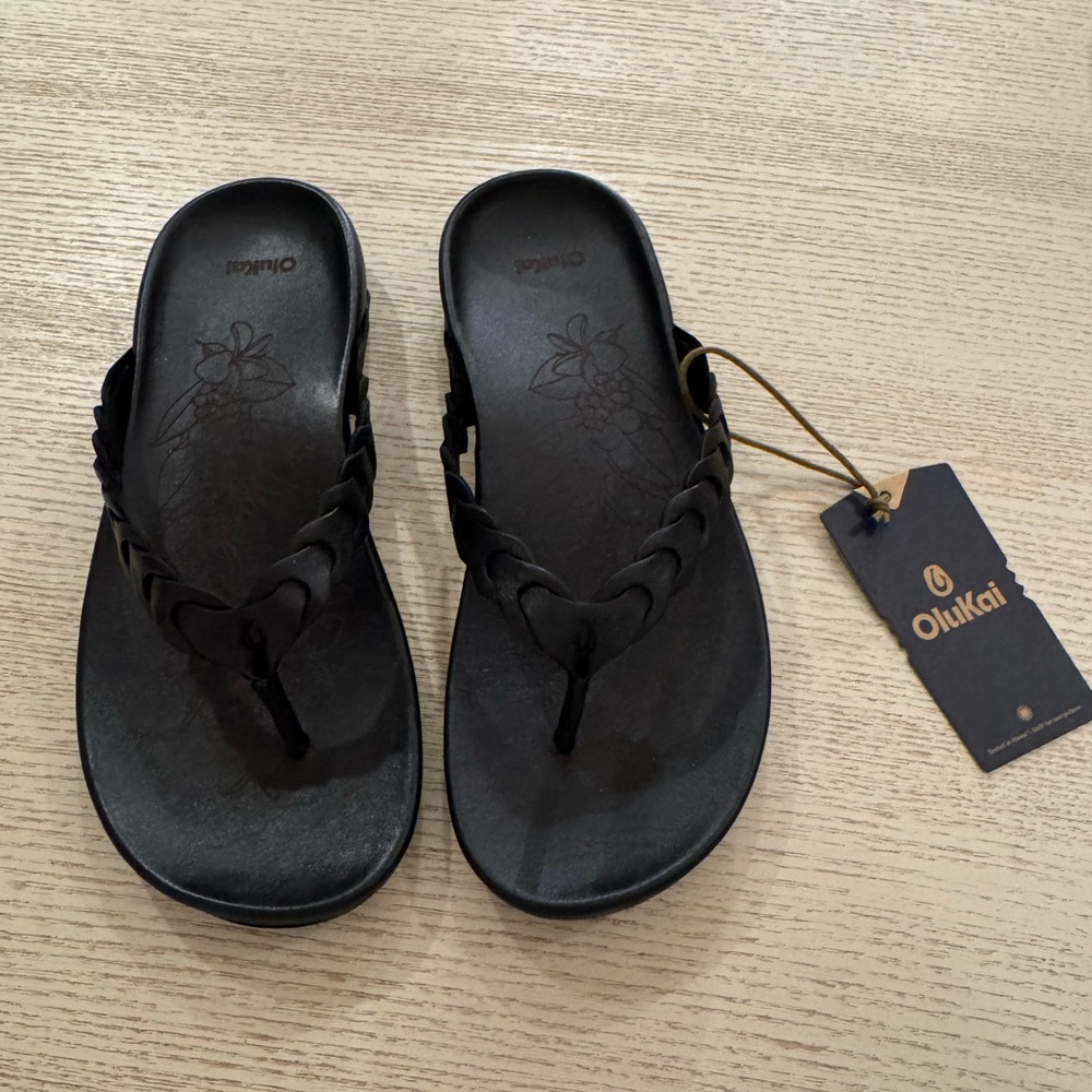 Olukai Lei Lava Rock Women's Black Sandals